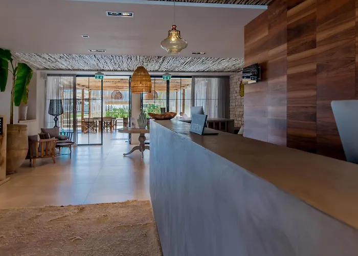 Cumeja Beach Club & Hotel